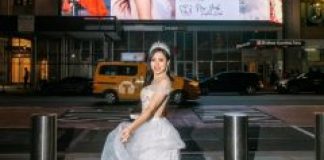 张羽琪惊艳亮相2023年纽约时装周登纽约时代广场巨型公告板